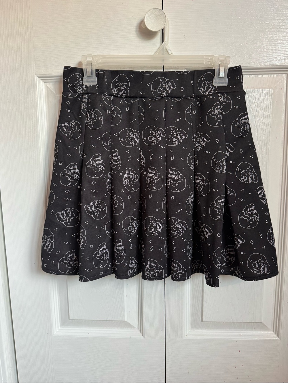 Black Skull Printed Pleated Skater Skirt